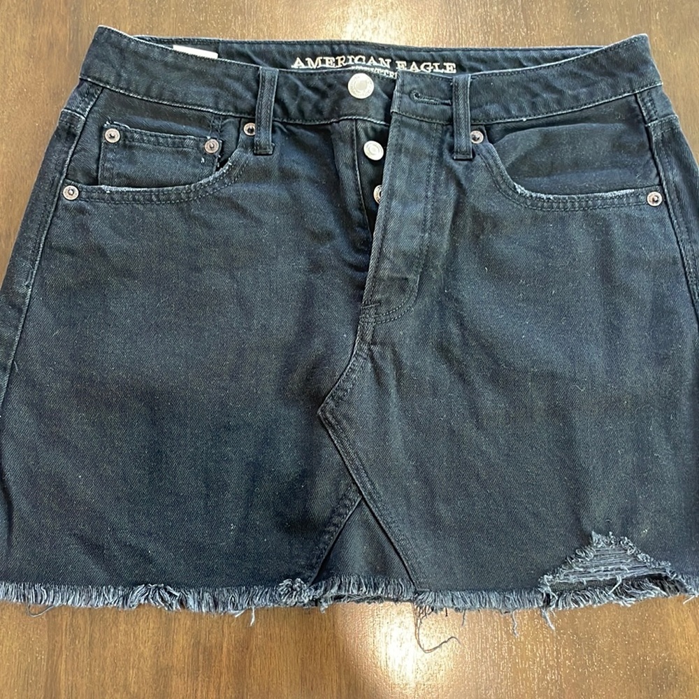 Black denim skirt. American eagle. Size 6
